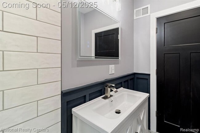 Building Photo - 2706 Wreford St