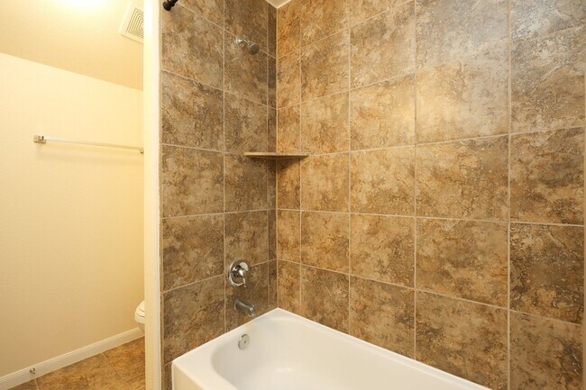 Building Photo - 4155 Falvel Cove Dr