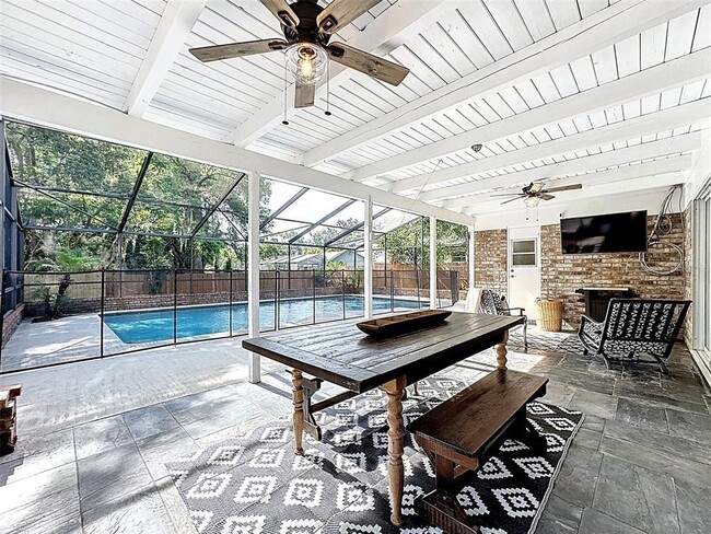 Building Photo - 341 W Hornbeam Dr