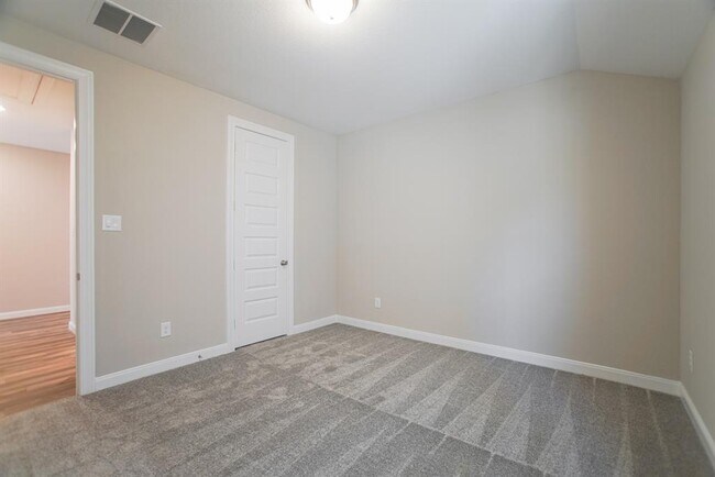 Building Photo - 9852 Pearly Everlasting