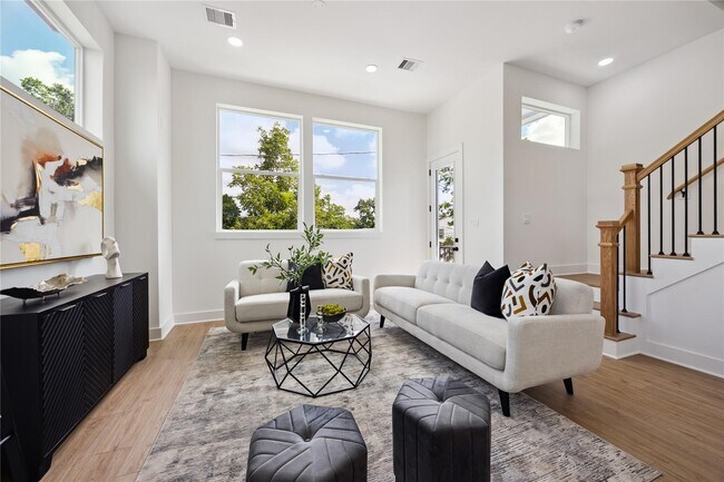 Building Photo - 835 D Rachel St