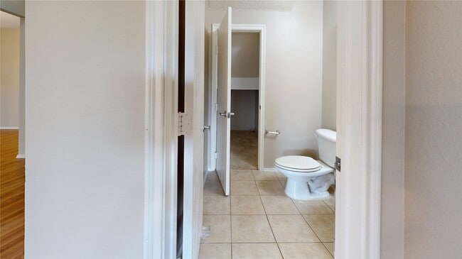 Building Photo - 9960 Thomas Jefferson Dr
