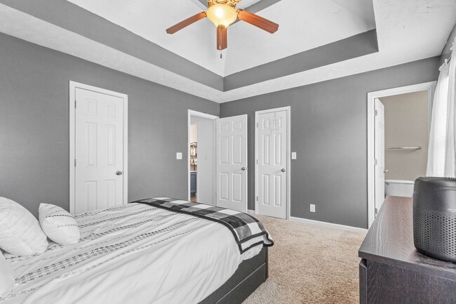 Building Photo - 557 Oakmont Dr