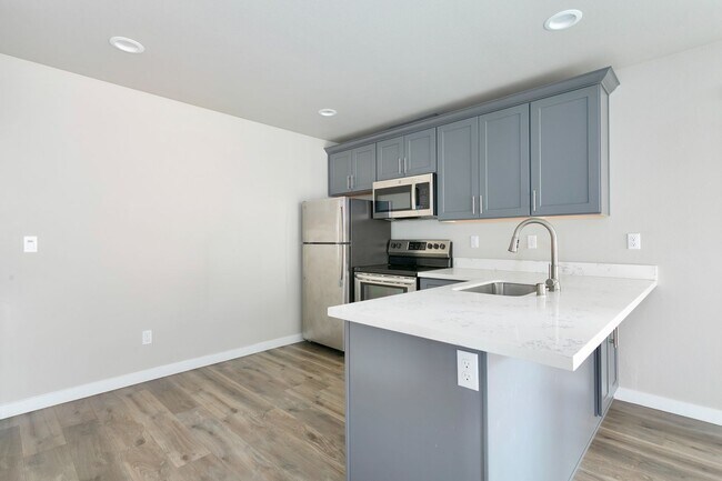 Building Photo - 927 S Cushman Ave