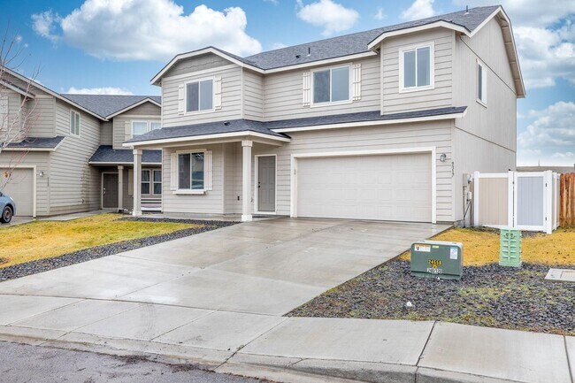 Primary Photo - Stunning 4 bedroom home in Kennewick