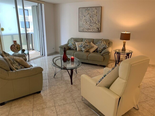 Building Photo - 6039 Collins Ave