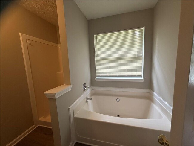 Building Photo - 980 Melrose Park Pl NW