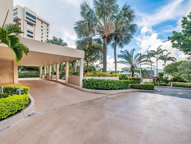 Building Photo - 5000 N Ocean Blvd