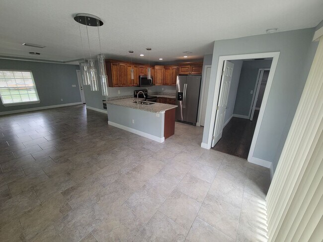 Building Photo - Beautiful Home near Busch Gardens!