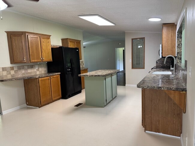 Building Photo - 12372 FM 1650
