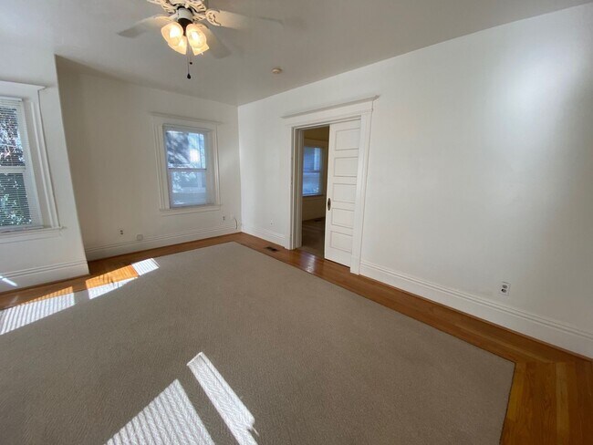 Building Photo - 2006003/85T