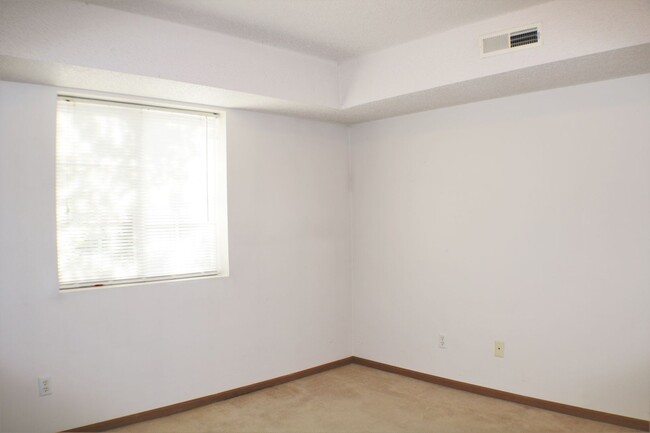 Building Photo - $1,125 | 2 Bedroom, 1 Bathroom Condo | Pet...