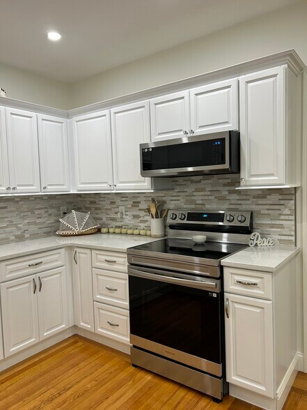 Kitchen - 90 Spruce St