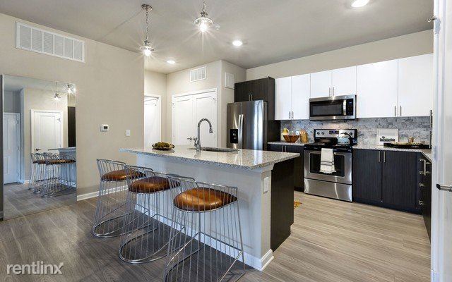 Building Photo - 15001 Strathaven Pass