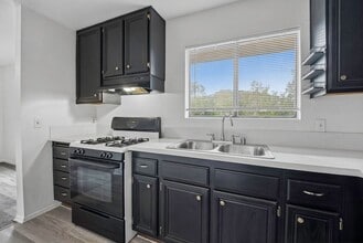 Building Photo - FALL IN LOVE with Highland Park Living!