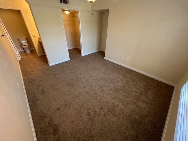 Building Photo - 2 BEDROOM / 2 FULL BATHROOMS LOCATES ON JO...
