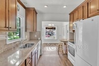 Building Photo - 362 800 E