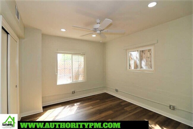 Building Photo - 1907 Grace Ave