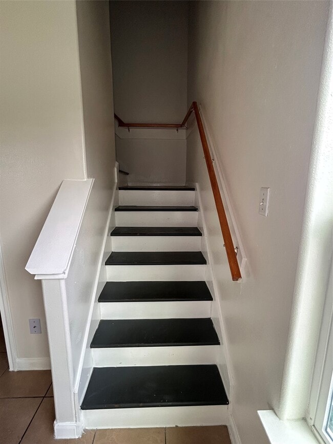 Building Photo - 6839 Larkstone St