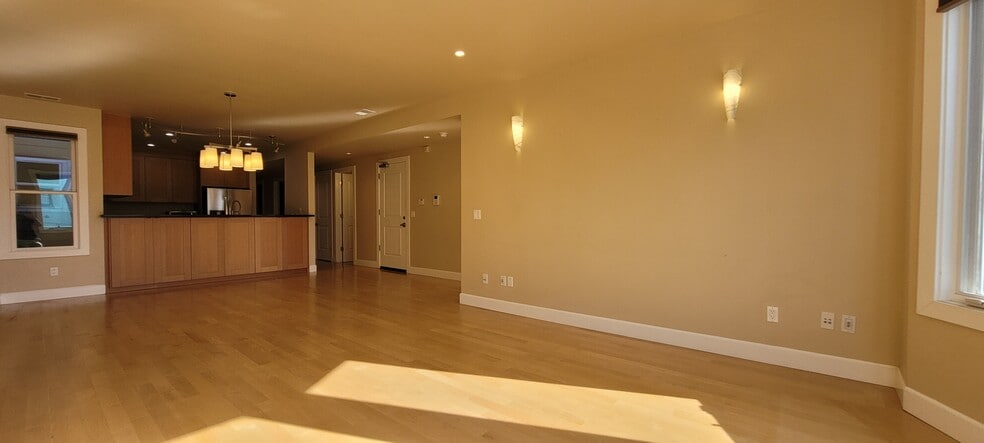 Living dining area - 760 27th Ave