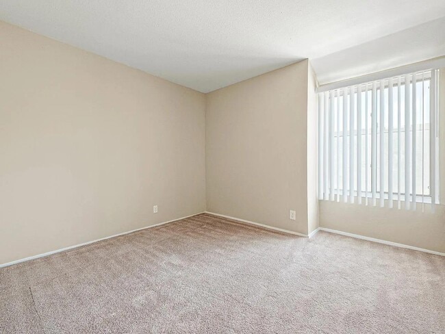 Building Photo - 460 Auburn Way
