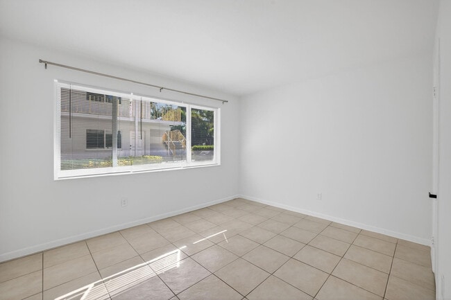 Building Photo - 1821 Middle River Dr