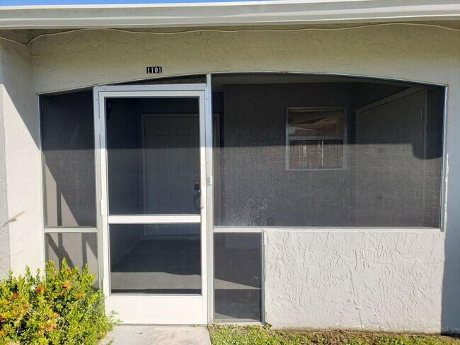Building Photo - WR-16 Gebel 1101 Duplex