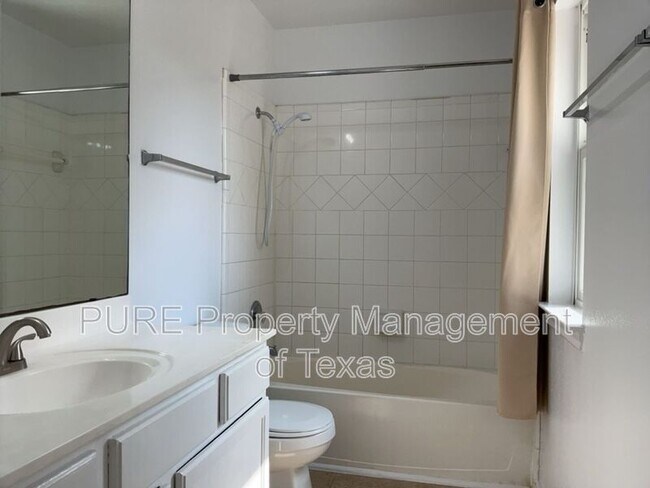 Building Photo - 244 Marvin Cove