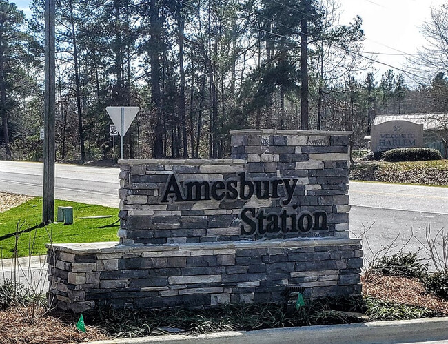Building Photo - 491 Amesbury Dr