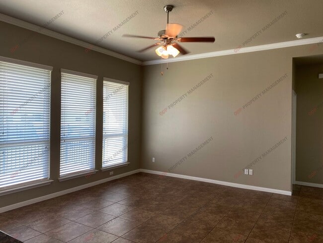 Building Photo - 5607 Blackstone Dr