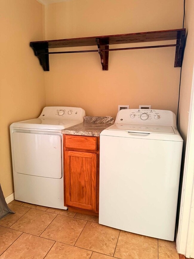 Building Photo - MOVE IN SPECIAL: HALF OFF FIRST MONTH RENT!! BEAUTIFUL 4 BEDROOMS/ 2.5 BATHROOMS ON 1 FULL ACRE I...