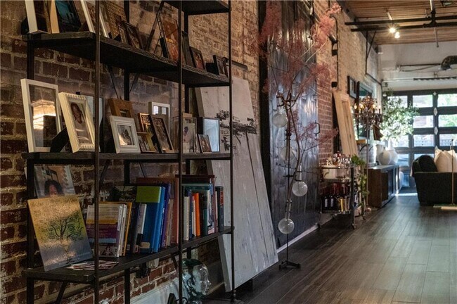 Building Photo - 320 Peters St SW