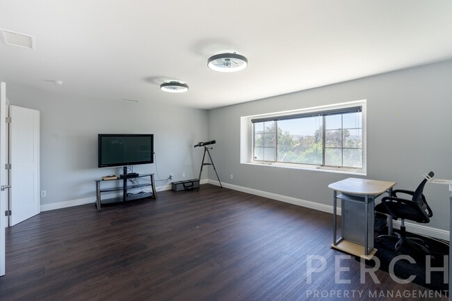 Building Photo - 3770 Dunbarton Way