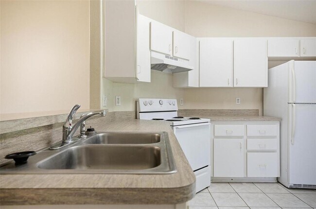 Building Photo - 165 Plainview Dr