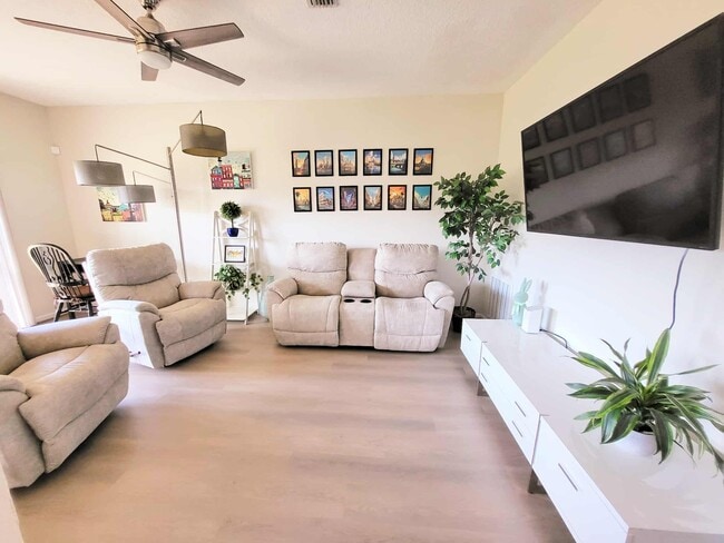 Building Photo - 5260 Collins Rd