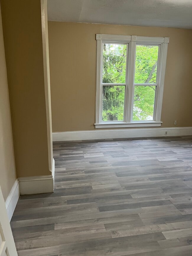 Building Photo - 135 W 1st St