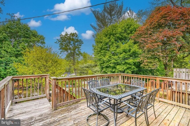 Building Photo - 372 Old Trail