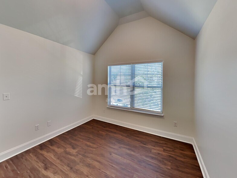 Building Photo - 44 Brookhill Ct
