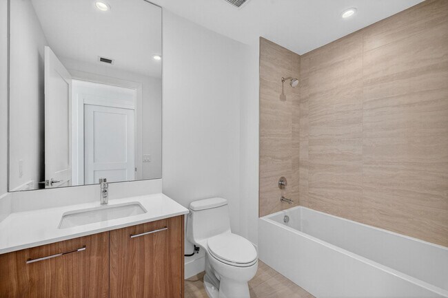 Building Photo - 153 N Seabreeze Blvd