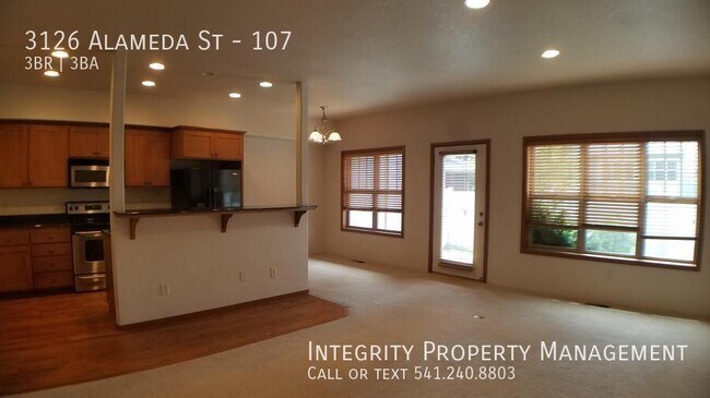 Building Photo - 3126 Alameda St