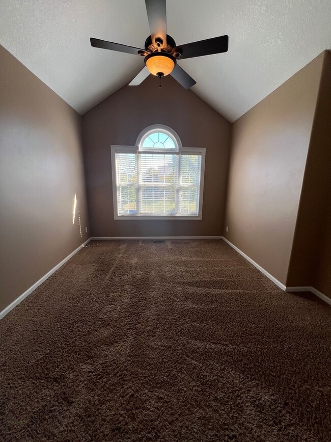 Building Photo - Luxurious 4-Bedroom Home in Fox Creek Subdivision!