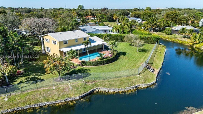 Building Photo - 11401 SW 72nd Pl