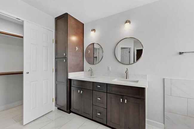 Building Photo - 15114 Wells Port Dr