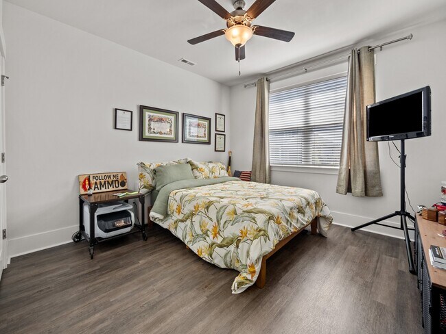 Building Photo - 338 Edgewater Wy