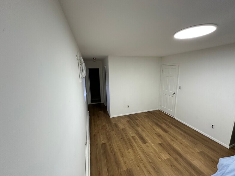 Building Photo - 14 Nagle Ln