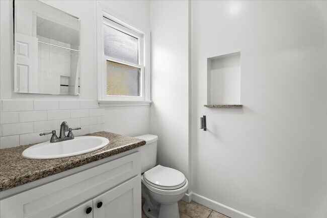 Building Photo - One Bedroom Unit In The Heart Of Koreatown!