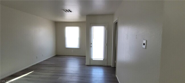 Building Photo - 9229 Millikan Ave