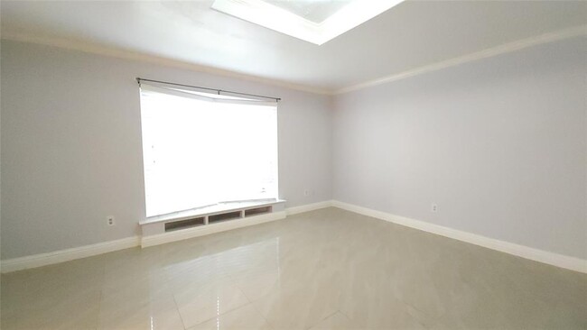 Building Photo - 10406 Huntington Dale Dr