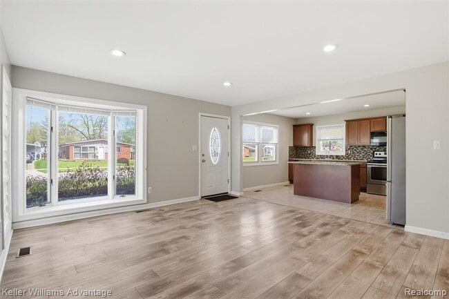 Building Photo - 7435 Lathers St