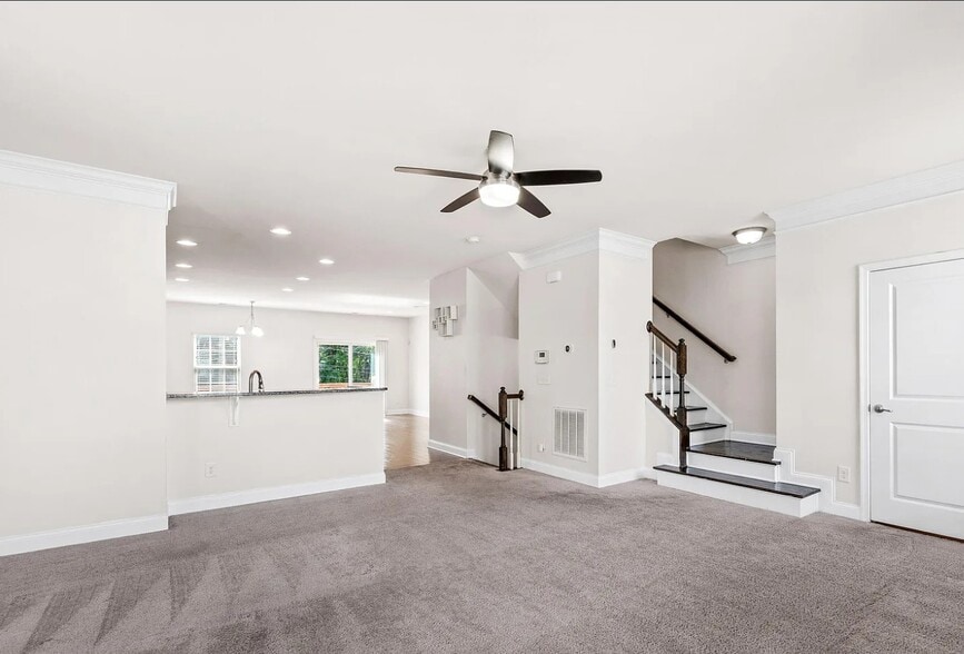 Living - 1101 Boxcar Way